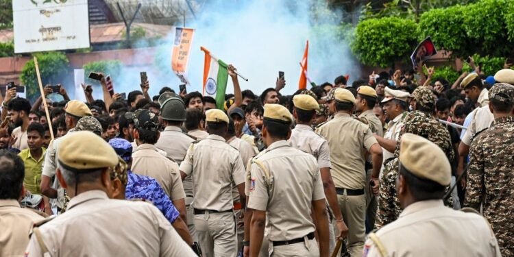 CJP प्रदर्शन की आड़ में हिंसा की साजिश, 5 IPS अफसर घायल, PAK कनेक्शन की जांच