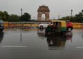 Delhi Weather: ब्रेक के बाद दिल्ली में फिर बारिश की दस्तक, सुबह-सुबह बदला मौसम का मिजाज