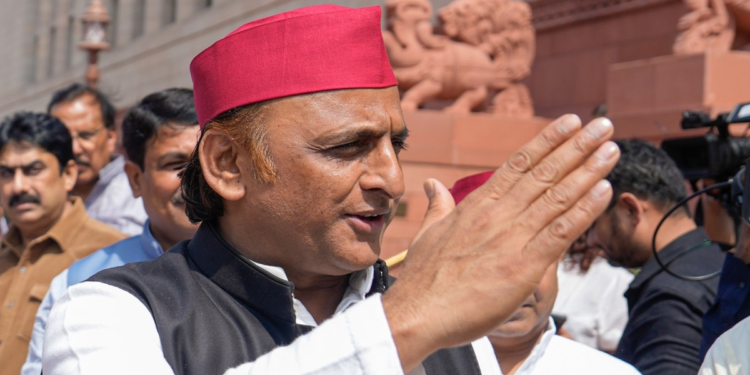 ‘छात्रों के सिर खुले हुए आए थे, हिटलर से तुलना क्यों न करें’, लाठीचार्ज पर भड़के अखिलेश यादव