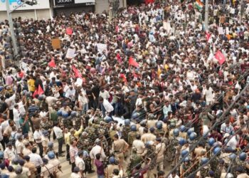 पटना में पेपर लीक के खिलाफ छात्रों का प्रदर्शन, पुलिस ने किया लाठीचार्ज