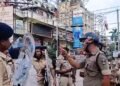 ‘पीछे हटे तो नौकरी करने लायक नहीं छोड़ूंगा…’ Patna SP का Video वायरल, फिर खुद दौड़ पड़े