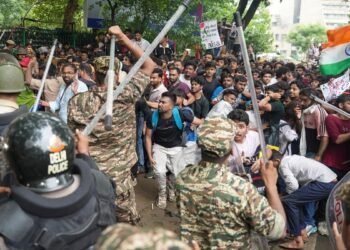 ‘बिना नेमप्लेट और सिविल ड्रेस में लाठीचार्ज गैरकानूनी’, दिल्ली पुलिस के एक्शन पर पूर्व SC जस्टिस मदन लोकुर ने उठाए सवाल