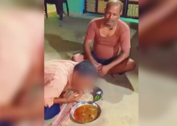 ‘ये भूखे हैं इसलिए रोटी-चिकन खिला रहा हूं…’, नेत्रहीन को खिला दिया मांस, लोगों में भारी आक्रोश