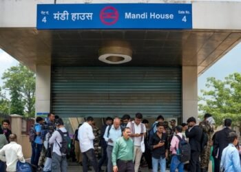 17 मेट्रो स्टेशन बंद, सड़कों पर लंबा ट्रैफिक… जंतर-मंतर पर प्रोटेस्ट से ‘दिल्ली जाम’