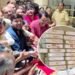 सांवरिया सेठ मंदिर में उमड़ी अनूठी आस्था! MP के परिवार ने चढ़ाईं 19 चांदी की सिल्लियां, एक भक्त ने भेंट की सोने की बांसुरी