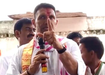 ‘मुझे जीतू पटवारी कहते हैं, गड़बड़ी हुई तो चुनाव बाद देख लूंगा’, MP कांग्रेस अध्यक्ष के बिगड़े बोल, दतिया में अधिकारियों को खुले मंच से दी धमकी