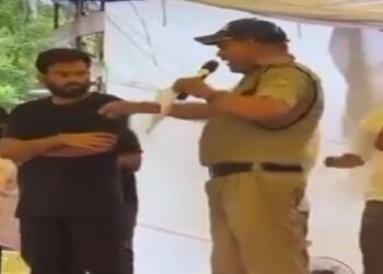 CJP के मंच पर पहुंच पुलिस कांस्टेबल ने छोड़ी नौकरी, बोला- हम बागी हैं, Video