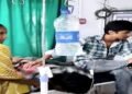 मरीज का पेट साफ करने के लिए मंगाया ₹20 वाला पैक्ड वॉटर; डॉक्टर को नोटिस जारी… MP के अस्पताल में गजब कारनामा