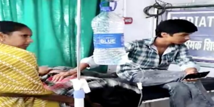 मरीज का पेट साफ करने के लिए मंगाया ₹20 वाला पैक्ड वॉटर; डॉक्टर को नोटिस जारी… MP के अस्पताल में गजब कारनामा