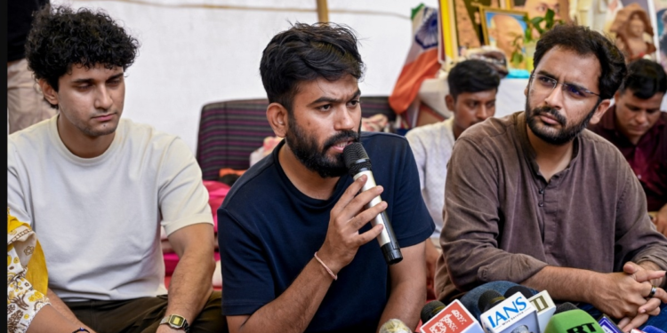 धर्मेंद्र प्रधान का इस्तीफा…जतंर-मंतर पर जश्न, लेकिन दिपके ने सोनम वांगचुक का नाम तक नहीं लिया