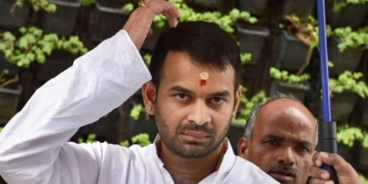 पटना में तेज प्रताप यादव गिरफ्तार! NEET प्रदर्शन में सड़क पर उतरने के बाद बिहार पुलिस का एक्शन