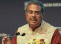 धर्मेंद्र प्रधान के इस्तीफे पर भोपाल में जश्न, छात्रों ने बांटी मिठाई, लगाए नारे