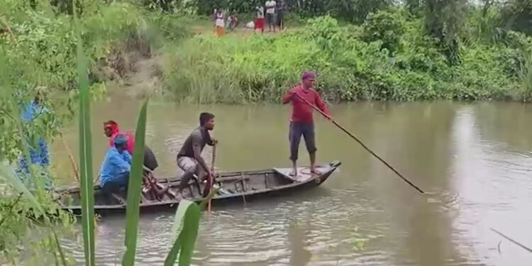 महिला पर मगरमच्छ ने किया हमला, दोनों पैर जबड़े में दबोचे… फिर लाठी, कुदाल लेकर भिड़ गए ग्रामीण