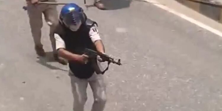 ‘सिपाही ने जान बचाने के लिए की थी हवाई फायरिंग’, सीवान AK-47 विवाद पर बिहार पुलिस की सफाई