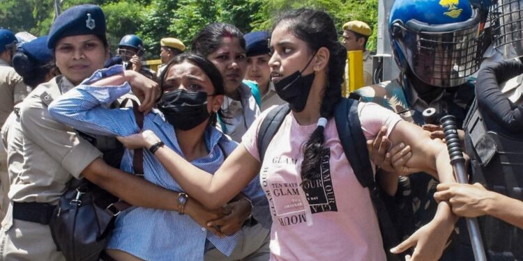 बिहार में प्रदर्शनकारियों पर कोई एक्शन नहीं, FIR होंगी वापस, जल्द रिहाई… सरकार का फैसला