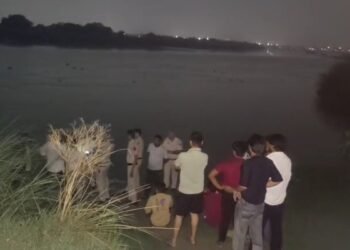 दिल्ली: यमुना में उतरे चार दोस्त, घर लौटा सिर्फ एक का शव, तीन की तलाश जारी