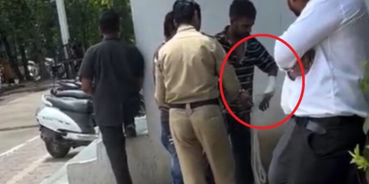 जेल पहुंचते ही उतार फेंकी पट्टियां… पुलिस ने जुलूस में घायल दिखाए थे आरोपी, वायरल वीडियो से मचा बवाल