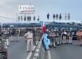 MP: मूंग की 100% खरीद के लिए भोपाल कूच, पुलिस बैरिकेड्स तोड़ आगे बढ़े किसान; ट्रैक्टर-ट्रॉली में लेकर आए राशन-गद्दे