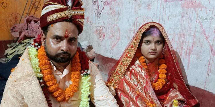 बिहार: शादीशुदा प्रेमिका से मिलने पहुंचा प्रेमी, ग्रामीणों ने पकड़कर करा दी शादी