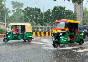 दिल्ली-NCR में ‘रेनी ट्यूजडे’, दोपहर में हुई झमाझम बारिश, कई इलाकों में भरा पानी
