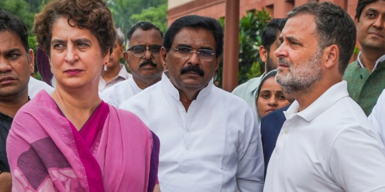 संसद परिसर में विपक्ष का हल्लाबोल… राहुल गांधी बोले- ‘छात्रों पर अत्याचार बर्दाश्त नहीं, जांच के लिए बने SC की हाई-पावर्ड कमेटी’