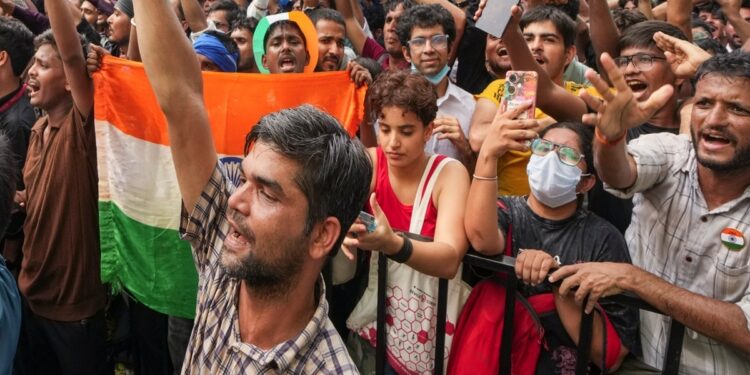 जंतर-मंतर प्रोटेस्ट में PM मोदी के खिलाफ आपत्तिजनक नारेबाजी, महिला पर यूपी में FIR
