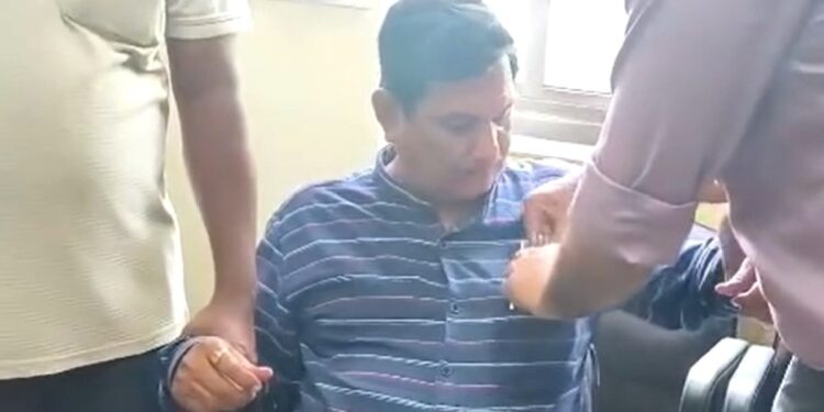 रिटायरमेंट से ठीक पहले लगा झटका! ग्वालियर नगर निगम का इंजीनियर रिश्वत लेते गिरफ्तार, ₹36 लाख के बिल पर मांगा था कमीशन