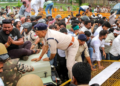 आंखों देखी: बैरिकेड टूटे, बसें हिलीं और आखिरकार समझौते से खत्म हुआ किसानों का आंदोलन