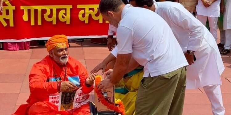पप्पू यादव के गेरुआ ड्रेस पहनने पर लोकसभा सचिवालय ने जताया ऐतराज, पप्पू यादव ने दी सफाई