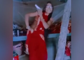 रील बनाने के लिए कमर से निकाली पिस्टल, वीडियो वायरल हुआ तो घर पहुंच गई पुलिस… दरभंगा की महिला गिरफ्तार