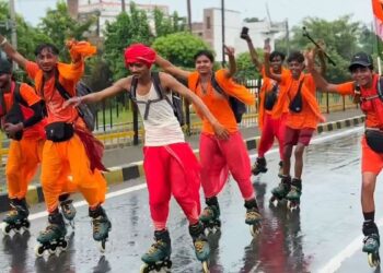 420 किलोमीटर का सफर, हाइवे पर स्केटिंग और हर-हर महादेव… देवघर के लिए निकली अनोखी कांवड़ यात्रा