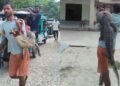 मगरमच्छ को कंधे पर उठाकर थाने पहुंचा किसान, नजारा देख चौंक गई पुलिस, VIDEO
