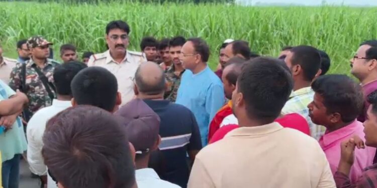 बैंक से 6 लाख रुपये निकाले… घर पहुंचने से पहले हथियारबंद बदमाशों ने सीएसपी संचालक को लूट लिया