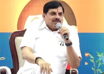 ‘मेरी ही कार में बैठकर नेता और विधायकों को दे रही थी गाली…’, जब CM मोहन यादव ने स्कूल की बेटियों को सुनाया मजेदार किस्सा