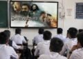 सरकारी स्कूल में पढ़ाई के समय प्रोजेक्टर पर दिखाई ‘धुरंधर’ फिल्म, DEO ने प्रिंसिपल को थमाया नोटिस