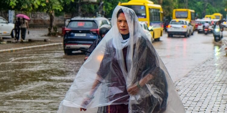 मूसलाधार बारिश ने गुरुग्राम को झकझोरा, कर्मचारियों को ‘वर्क फ्रॉम होम’ की सलाह