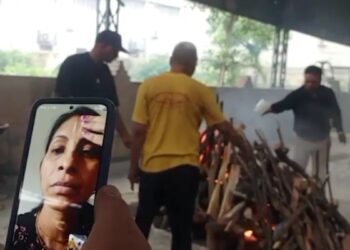 ‘हमारे पास समय नहीं है…’ पिता की मौत के बाद बेटियों ने वृद्धाश्रम संचालक से क्या-क्या कहा, पूरी बातचीत आई सामने