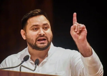 ‘छात्रों पर AK-47 से गोलियां क्यों चलाईं?’ तेजस्वी यादव ने DGP को सौंपा ज्ञापन, उठाए 5 बड़े सवाल