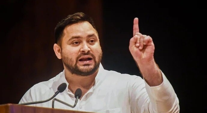 ‘छात्रों पर AK-47 से गोलियां क्यों चलाईं?’ तेजस्वी यादव ने DGP को सौंपा ज्ञापन, उठाए 5 बड़े सवाल