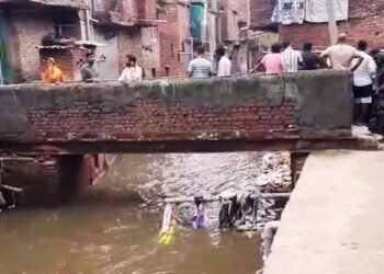 दिल्ली में नाले के तेज बहाव में बह गया 18 साल का युवक, नोएडा से लौटते वक्त हुआ हादसा, रेस्क्यू ऑपरेशन जारी