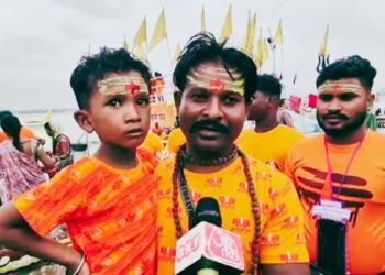 ‘भोलेनाथ दो बेटे हो जाएं…’ अब 5 साल के बेटे के साथ कांवड़ लेकर निकले पिता, काशी में करेंगे जलाभिषेक