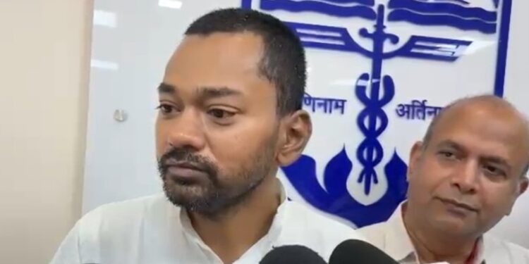 बिहार: स्वास्थ्य मंत्री निशांत ने IGIMS का किया औचक निरीक्षण, शादी के सवाल पर मुस्कुराकर निकले