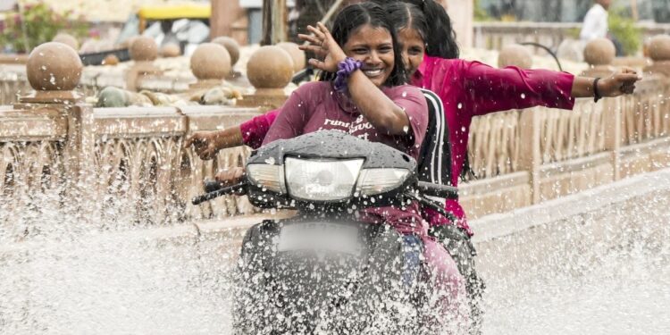 MP का मौसम: 10 अगस्त को 5 जिलों में अति भारी बारिश का अलर्ट, घर से निकलने से पहले पढ़ लें पूरा अपडेट