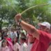 VIDEO: सांसद पप्पू यादव का देसी अंदाज! पूर्णिया की सड़कों पर लगाए ठुमके, धनुष-तीर से साधा निशाना