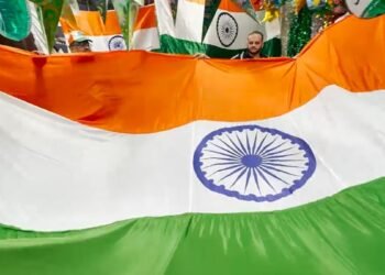 1962 के युद्ध से CP तक, जानिए ‘फ्लैग अंकल’ की कहानी, जिनके हाथ सिलते हैं देश की शान ‘तिरंगा’