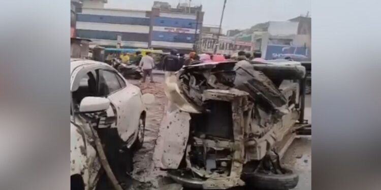 नशे में थे? महिला और 3 युवक सवार थे… कार ने 3 वाहनों को मारी टक्कर, भोपाल की सड़क पर मचा बवाल
