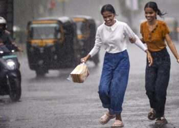 13 अगस्त का मौसम: MP में बारिश और तेज हवाएं बढ़ाएंगी मुश्किलें, जानिए किन जिलों में असर ज्यादा