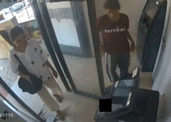 ‘एक अंदर मनी ट्रे मोड़ती रही, दूसरी बाहर देती रही पहरा’; रेवाड़ी में ATM से चोरी का अनोखा वायरल वीडियो