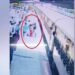 VIDEO: दंपति ने बच्ची समेत चलती ट्रेन से लगाई छलांग, RPF जवान ने ऐसे बचाई जान