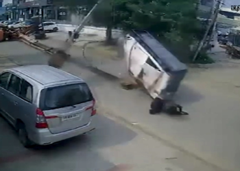 पंचकूला हादसे का खौफनाक CCTV आया सामने, जनरेटर लोड करते समय पलटी थी क्रेन, 2 हेल्परों की मौत